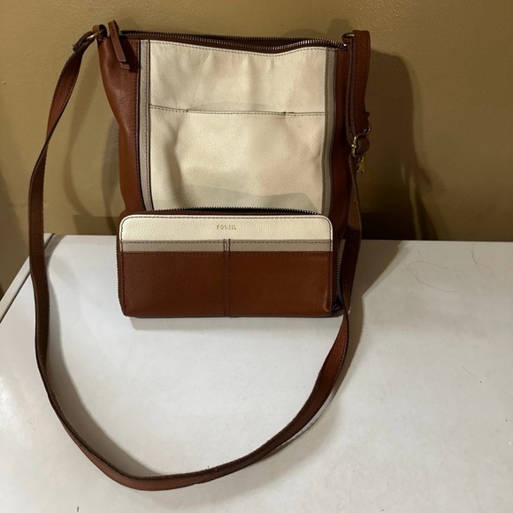 Fossil brown and white Crossbody and matching wallet - Picture 6 of 6